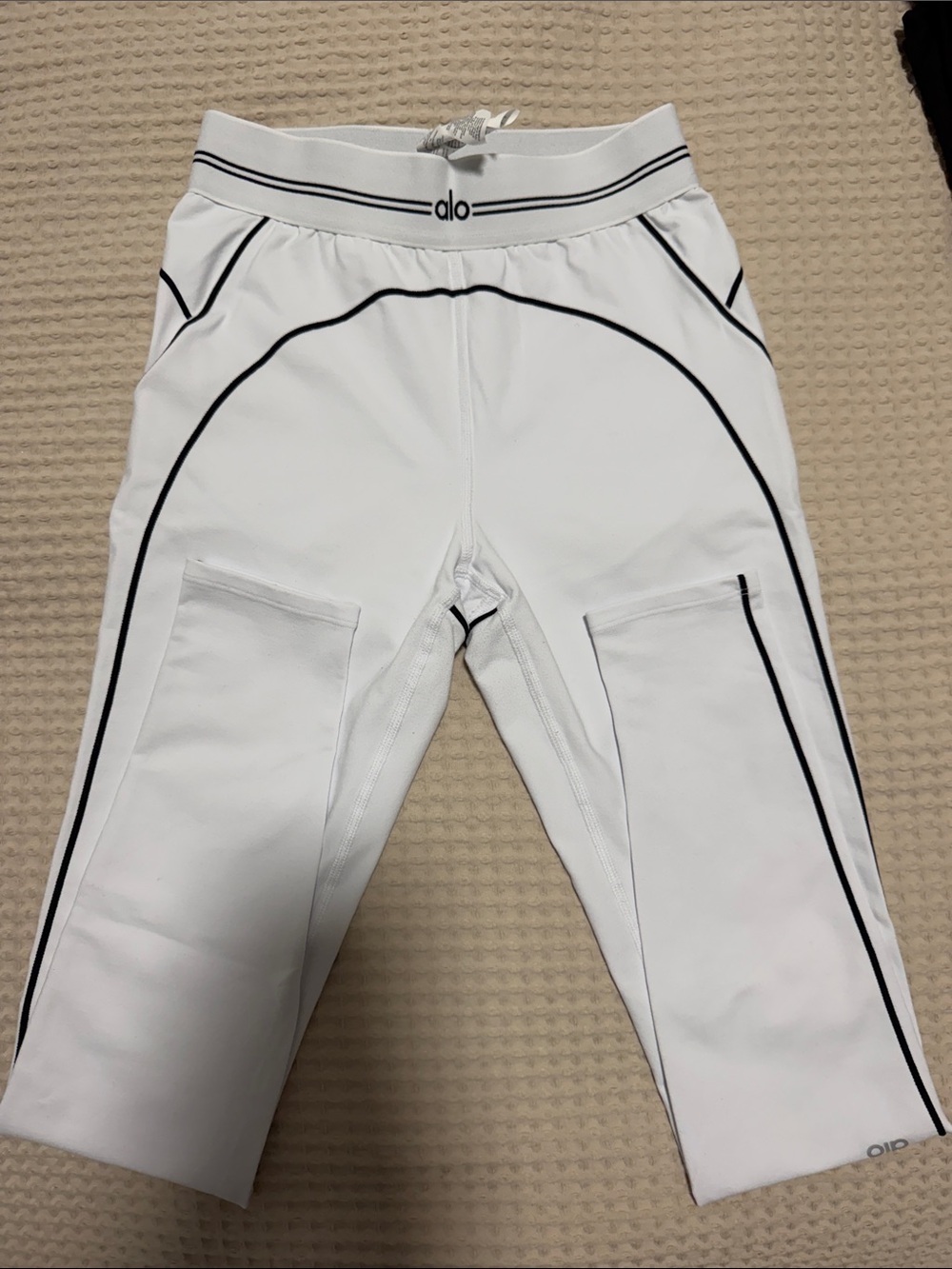 ALO Yoga White Cropped Leggings with Black Trim
